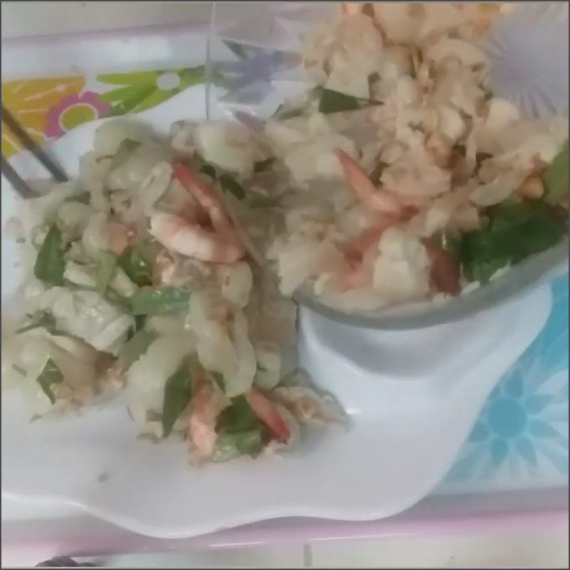 Step 4 Mixing the salad Shrimp and Rambutan Salad