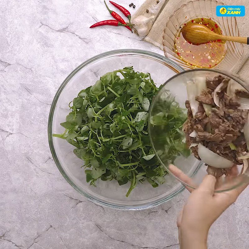 Step 3 Mix the salad Beef salad with water spinach