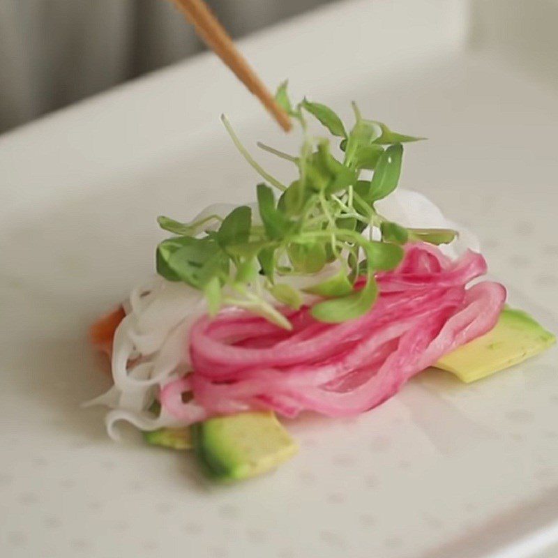 Step 5 Roll the salad Salmon avocado spring rolls