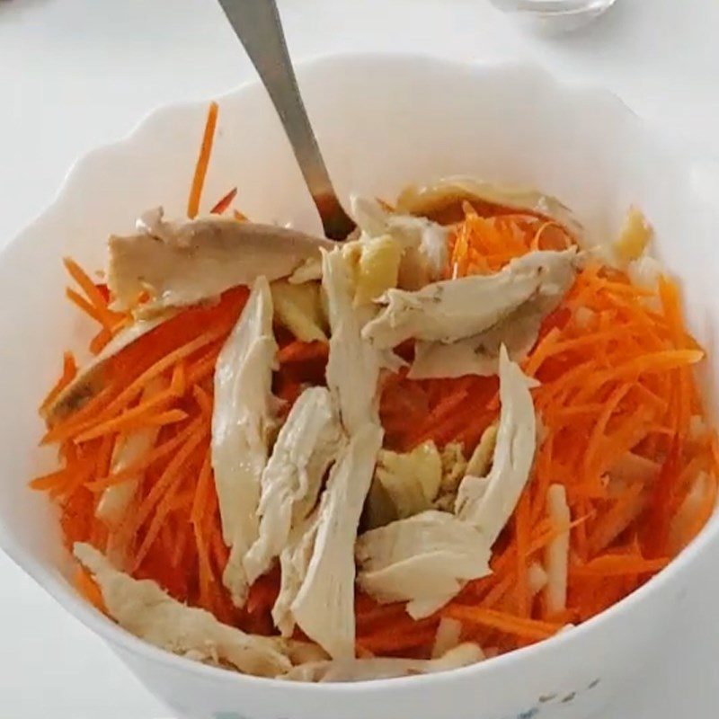 Step 5 Mixing the salad Chicken salad with lotus stem