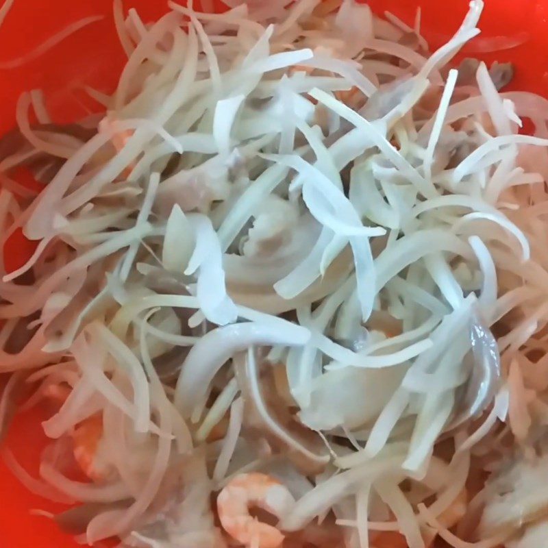 Step 5 Mix the salad Pig ear salad with onion