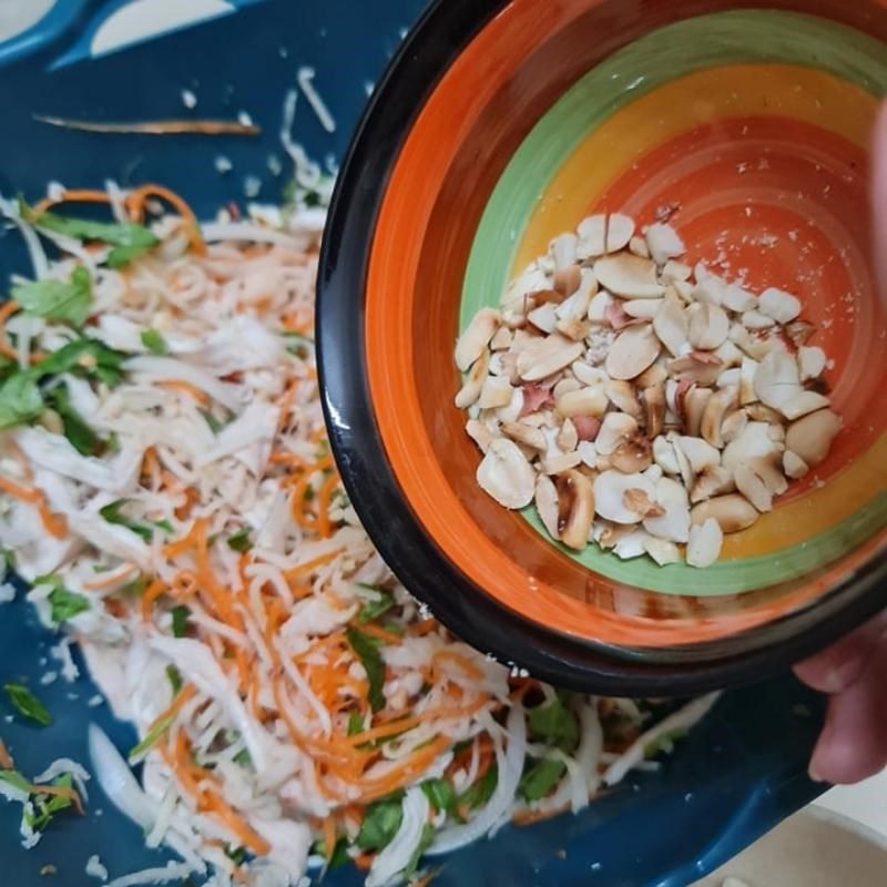 Step 3 Mix chicken salad with onion and carrot Chicken salad with onion and carrot