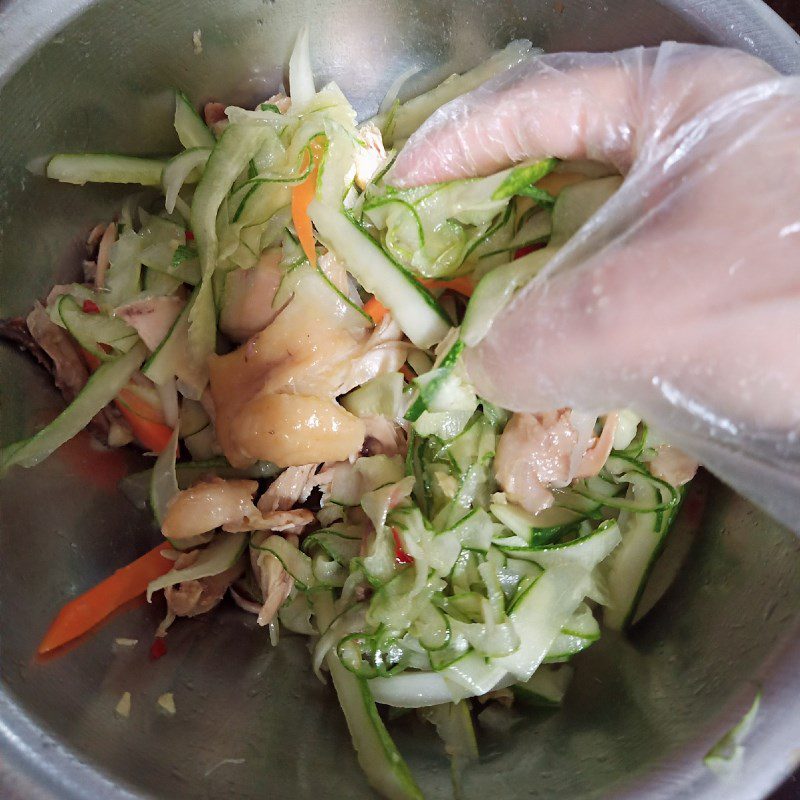 Step 5 Mix onion chicken salad cucumber Onion chicken salad cucumber