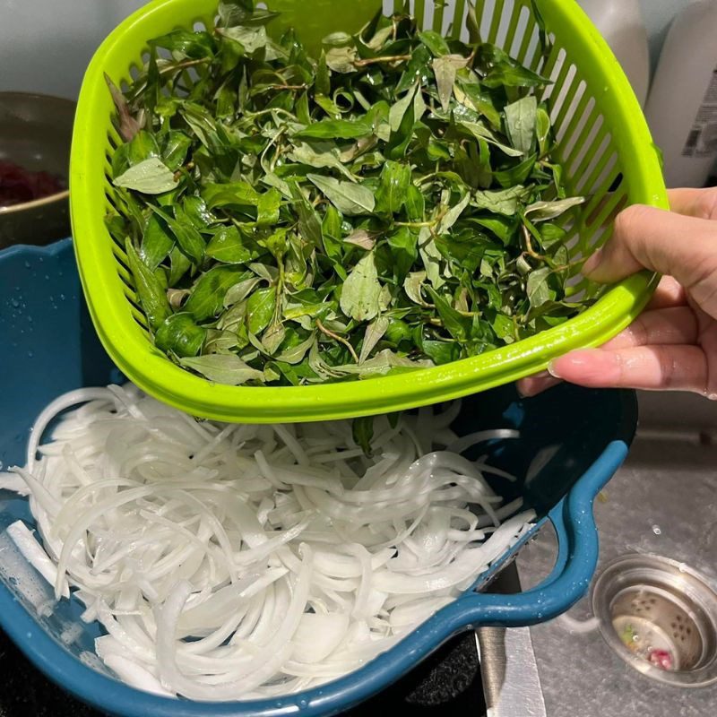 Step 3 Mixing shredded chicken salad Simple shredded chicken sticky rice