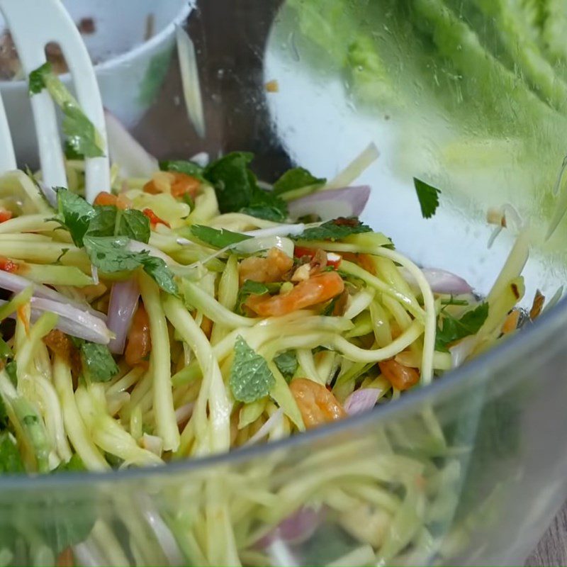 Step 6 Mix the salad and complete Dried shrimp mango salad