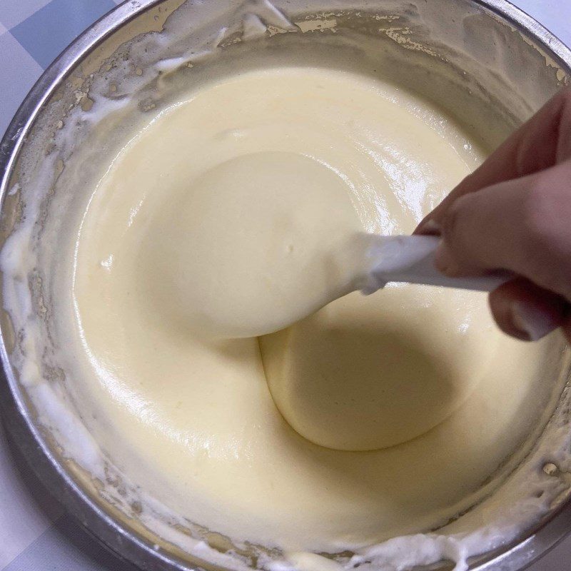 Step 3 Mix the ingredients for sponge cake using a rice cooker (recipe shared by a user)