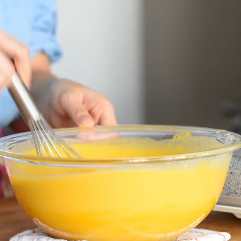 Step 4 Mixing the pumpkin, egg, and milk mixture Pumpkin flan for babies