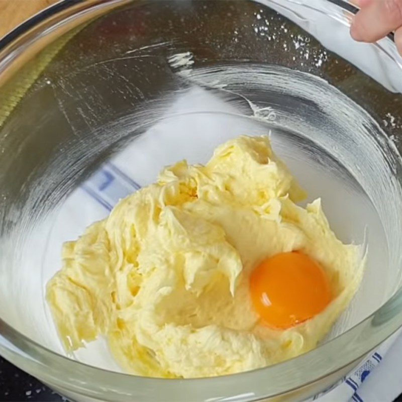 Step 1 Mix the butter, sugar, and eggs for Mixed Fruit Tart in a Cup