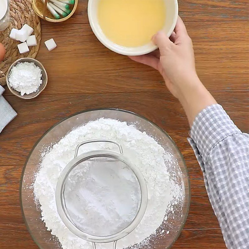 Step 2 Mixing the batter for Tai Yen Cake