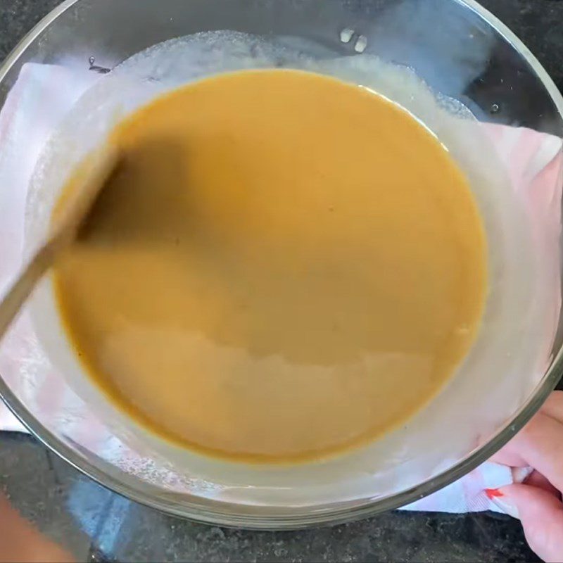 Step 3 Mix the cake flour mixture for the steamed gan cake