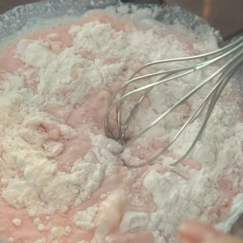 Step 2 Mix the cake batter Korean glutinous rice cake filled with strawberry yogurt cream using the microwave