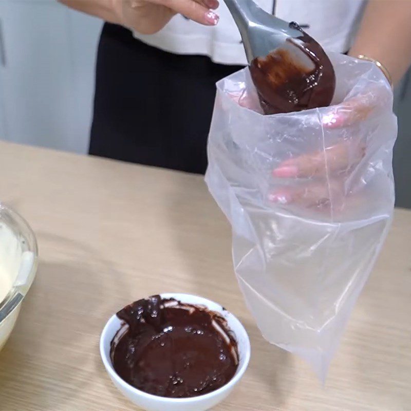 Step 2 Mix the cocoa powder mixture for the sponge cake with dried grapes and strawberry jam