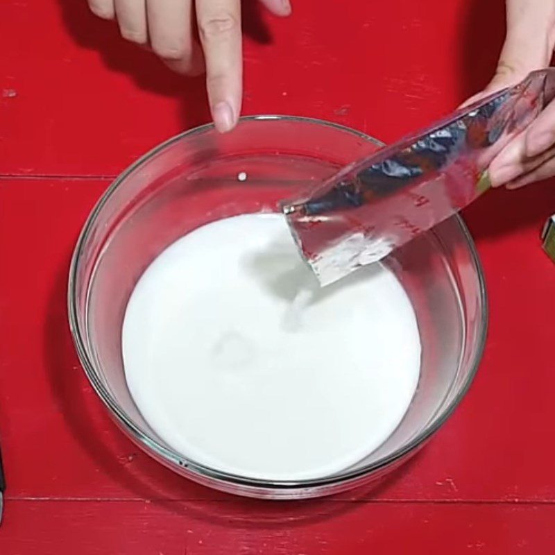 Step 1 Mix the ice cream powder mixture with Japanese ice cream milk