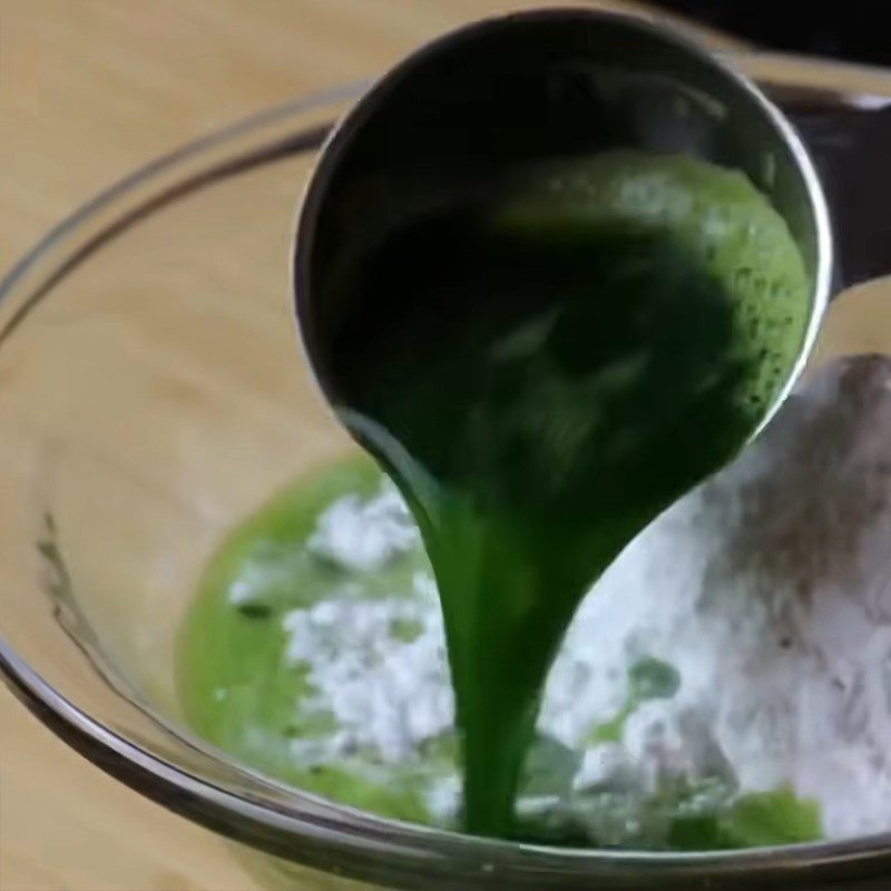 Step 2 Mix Pandan Leaf Flour Mixture and Coconut Milk Flour Steamed Rice Cake with Pandan Leaves - Sweet Steamed Rice Cake