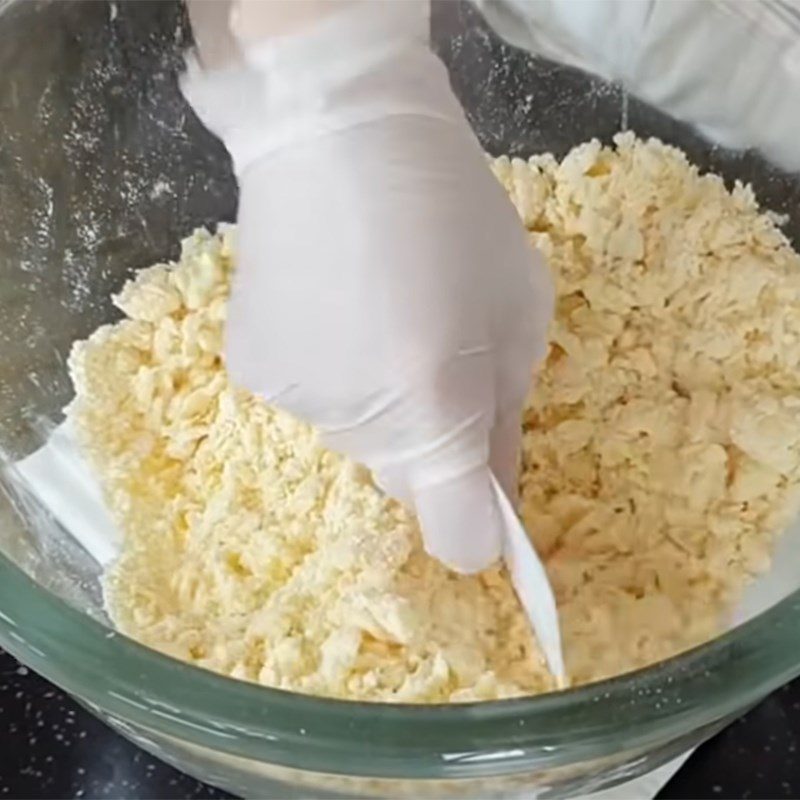 Step 2 Mix the flour and butter mixture Fruit tart with a basket shape