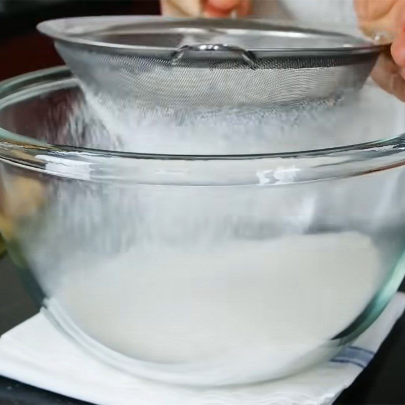 Step 2 Mix the flour and butter mixture for Mixed Fruit Tart in a Basket Shape