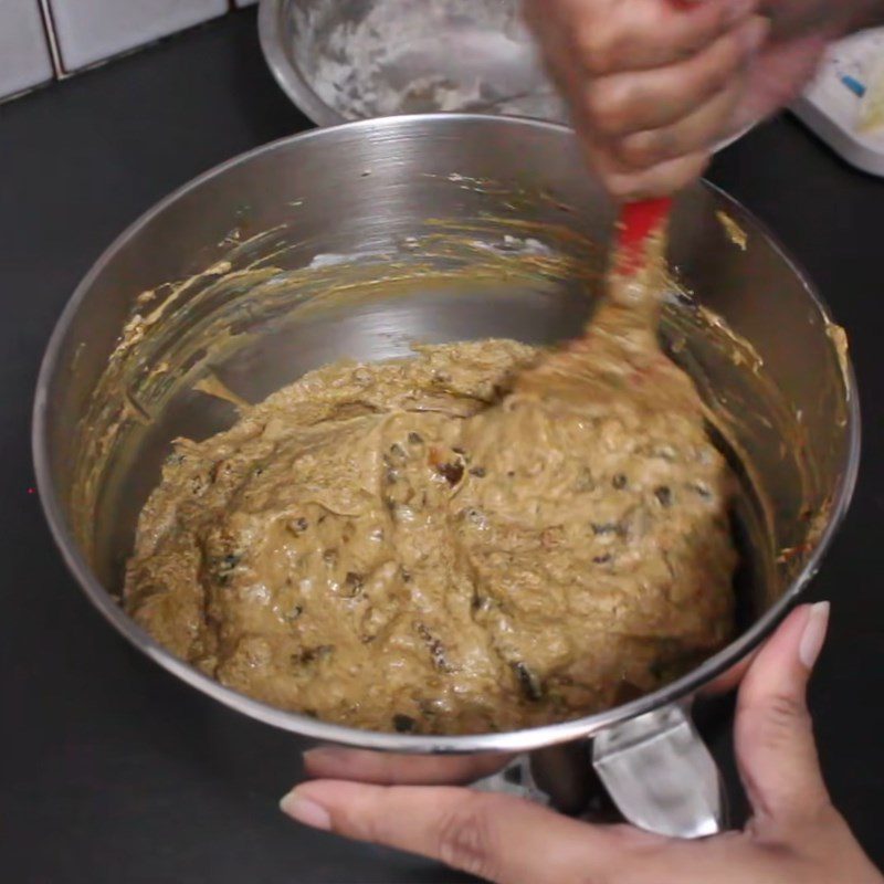 Step 5 Mix the flour and dried fruit mixture Christmas fruit cake uses alcohol