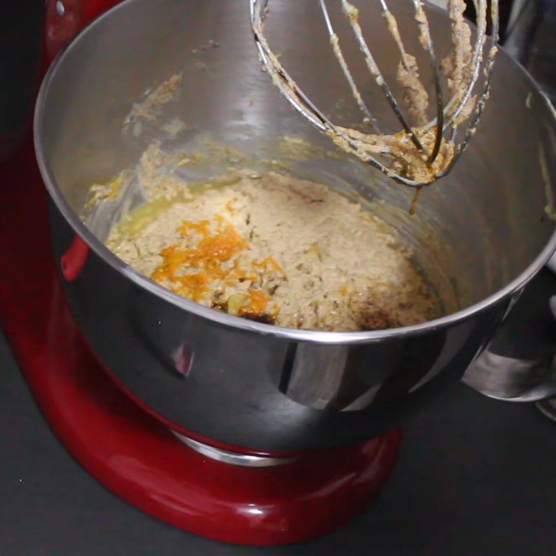 Step 5 Mix the flour and dried fruit mixture Christmas fruit cake uses alcohol