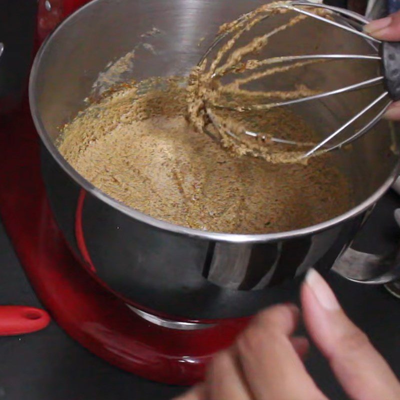 Step 5 Mix the flour and dried fruit mixture Christmas fruit cake uses alcohol