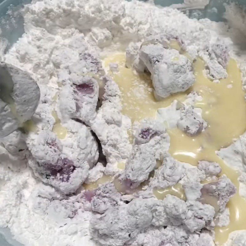 Step 2 Mix the flour mixture with yam Fried yam cake with cheese and quail eggs