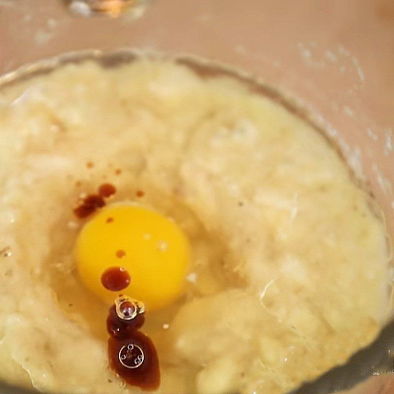 Step 2 Mix the banana mixture Banana chocolate cake baked in the microwave