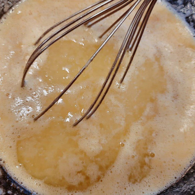 Step 1 Mix the banana with the eggs Banana Butter Sponge Cake Using an Oven