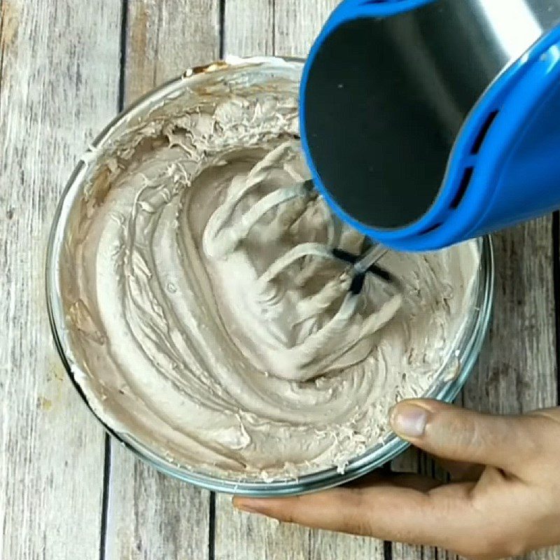 Step 2 Mix the ice cream mixture Almond chocolate ice cream