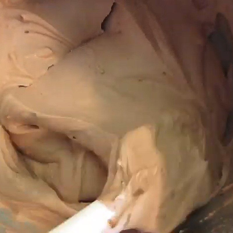 Step 3 Mixing the cream mixture Almond chocolate ice cream from cocoa powder