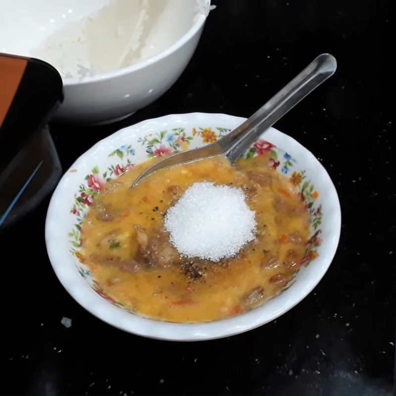 Step 2 Mixing the shrimp paste mixture Shrimp paste steamed egg with fried pork fat