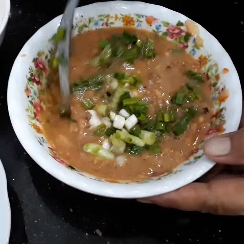 Step 2 Mixing the shrimp paste mixture Shrimp paste steamed egg with fried pork fat