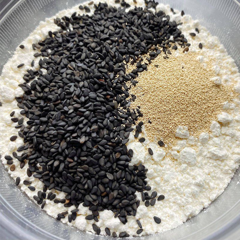 Step 1 Mix the ingredient mixture for black sesame cookies