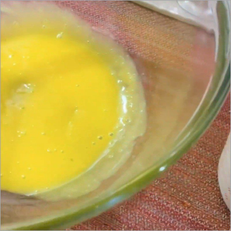 Step 1 Mix the milk, butter, and egg mixture for Canele Cake