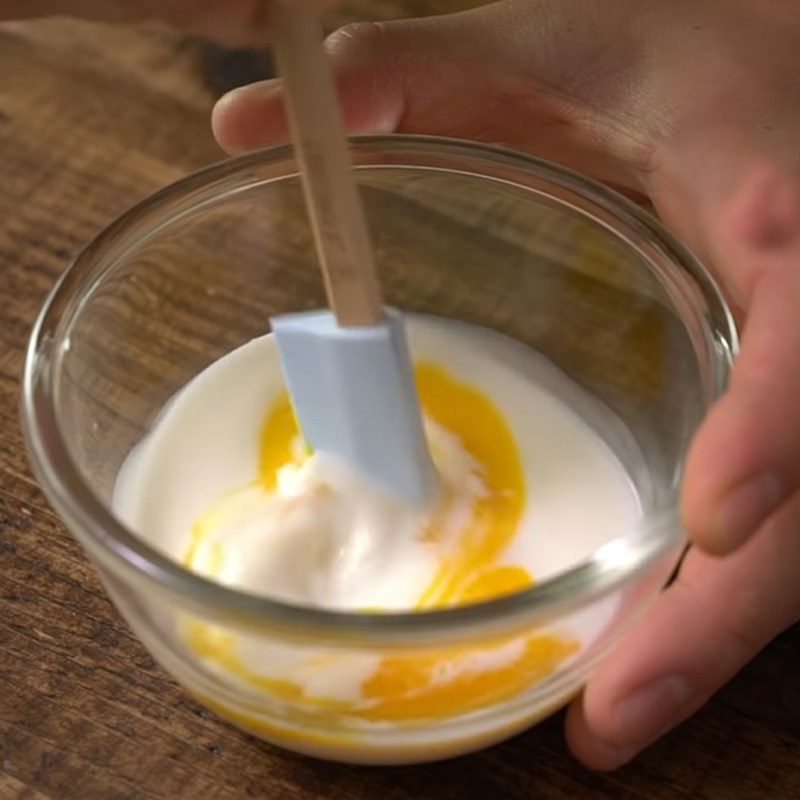 Step 3 Mixing the egg milk mixture Stollen chocolate cake