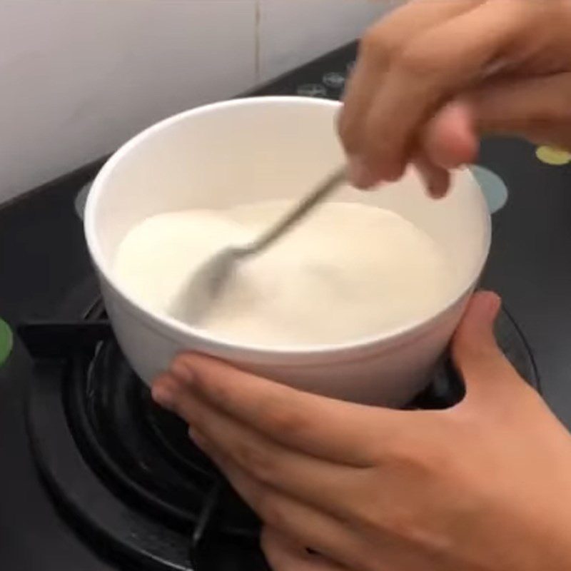 Step 2 Mix the milk and sugar mixture Phuc Long milk tea