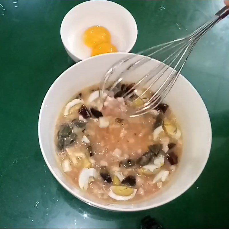 Step 2 Mixing the egg mixture Three-color steamed eggs