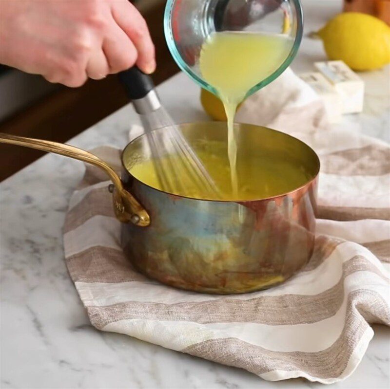 Step 3 Mix the egg and sugar mixture Lemon jam with egg cream