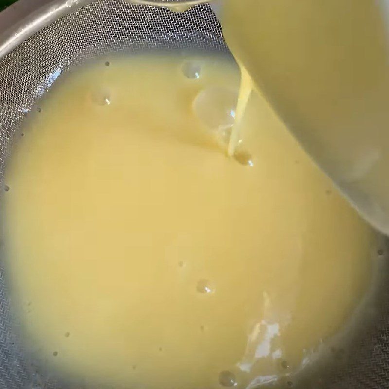 Step 1 Mix the egg and milk mixture with Kaya jam