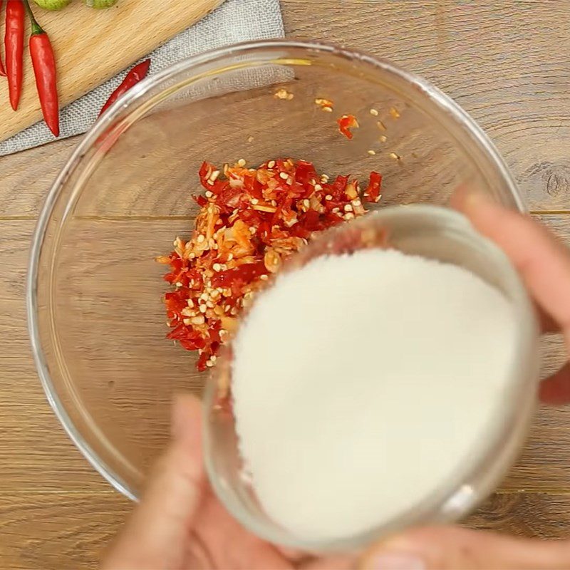 Step 2 Mix the fish sauce for pickled sung with fish sauce