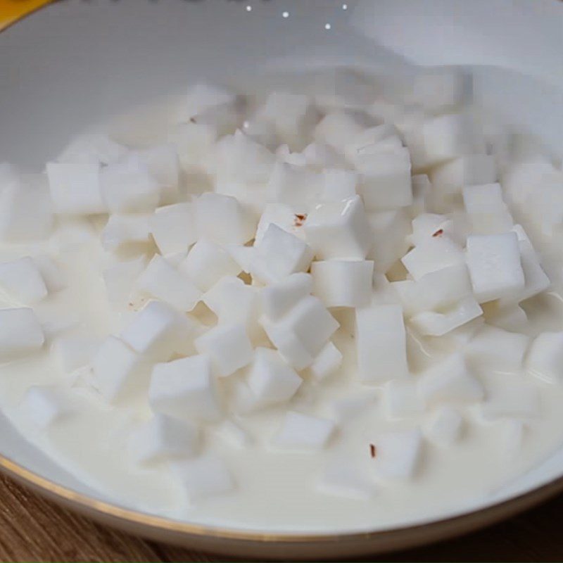 Step 3 Mixing coconut flesh color Coconut candy balls