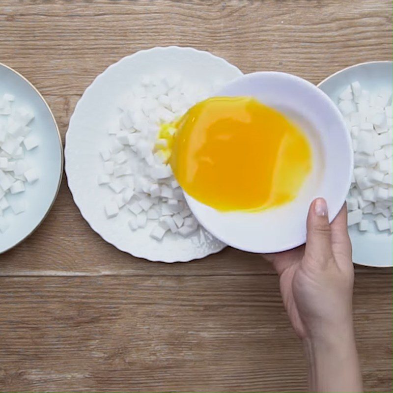 Step 3 Mixing coconut flesh color Coconut candy balls