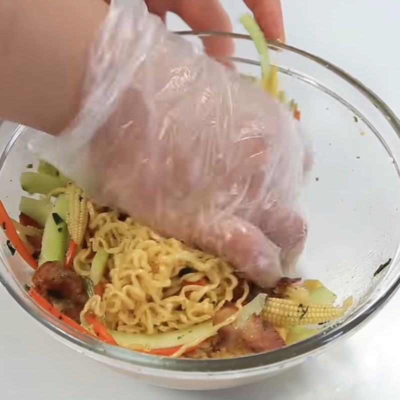 Step 4 Mix noodles with vegetables and bacon