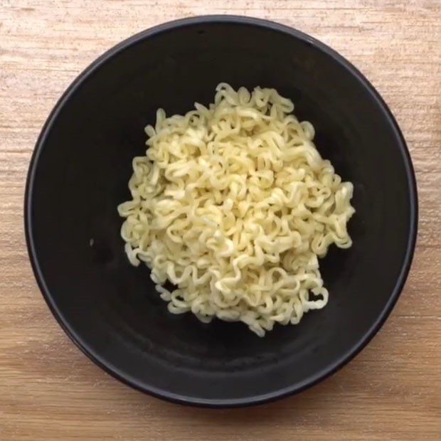 Step 3 Noodle Mixing Spicy Soft-Boiled Egg Noodles with Samyang Noodles