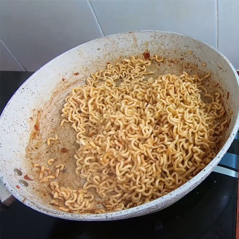 Step 6 Mixing noodles Noodles with soft-boiled eggs