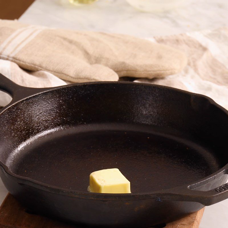 Step 3 Mixing wet ingredients Cornbread