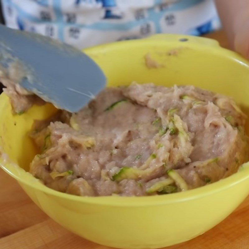 Step 4 Mixing the filling Steamed chicken dumpling filling