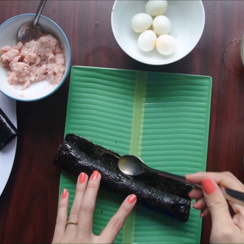 Step 2 Roll the seaweed Quail Egg Seaweed Rolls