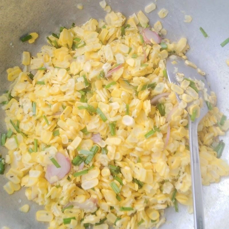 Step 2 Mixing the corn filling Corn spring rolls (recipe shared by users)