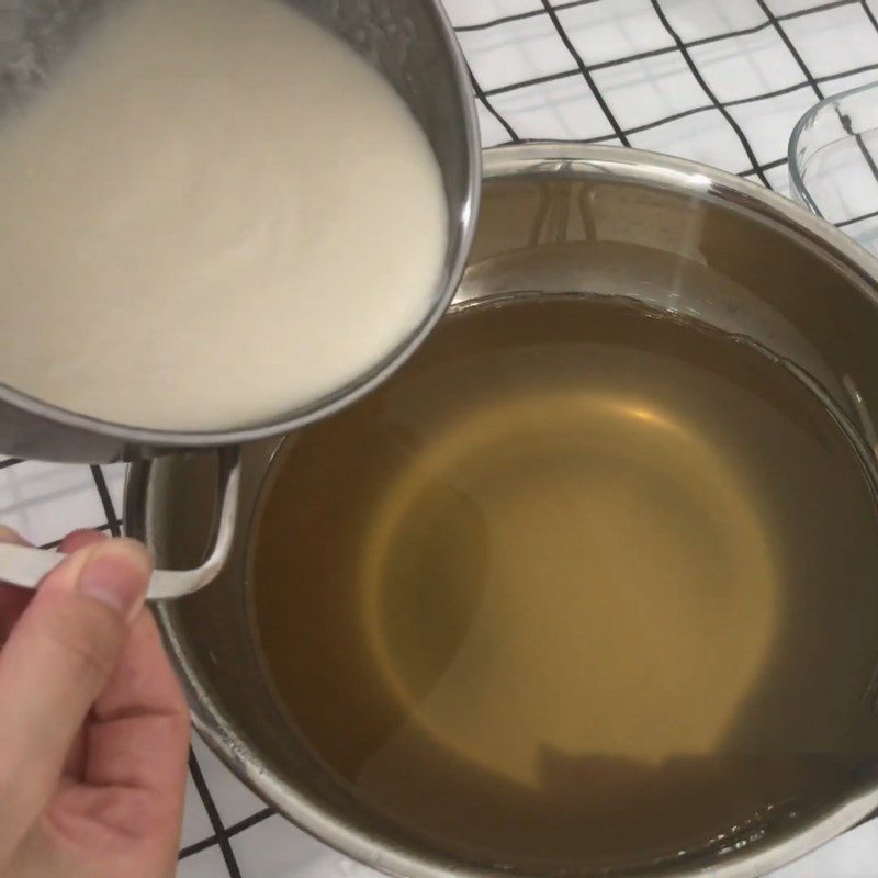 Step 3 Mix coconut milk with the cooked agar Coconut milk coffee agar