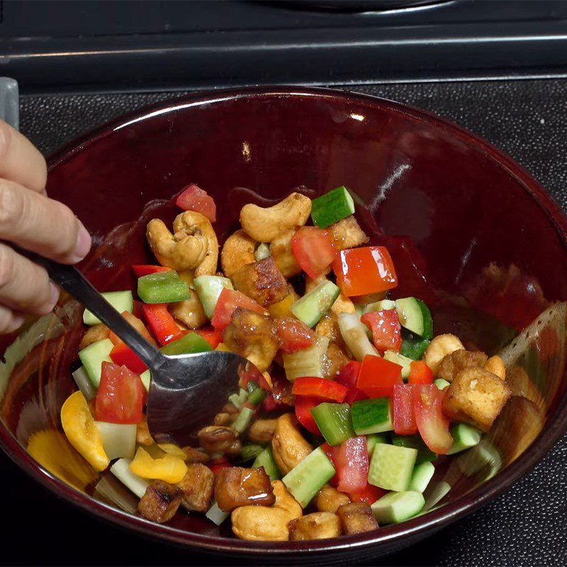 Step 3 Mixing the salad Vegetarian rainbow salad