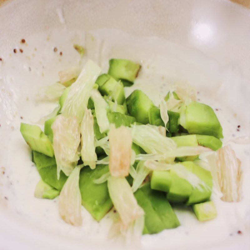 Step 3 Mix the salad for smoked salmon salad with yogurt sauce